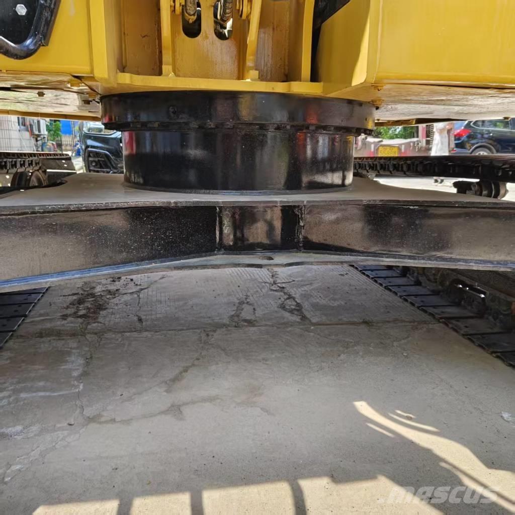 CAT 310 Pelle sur chenilles