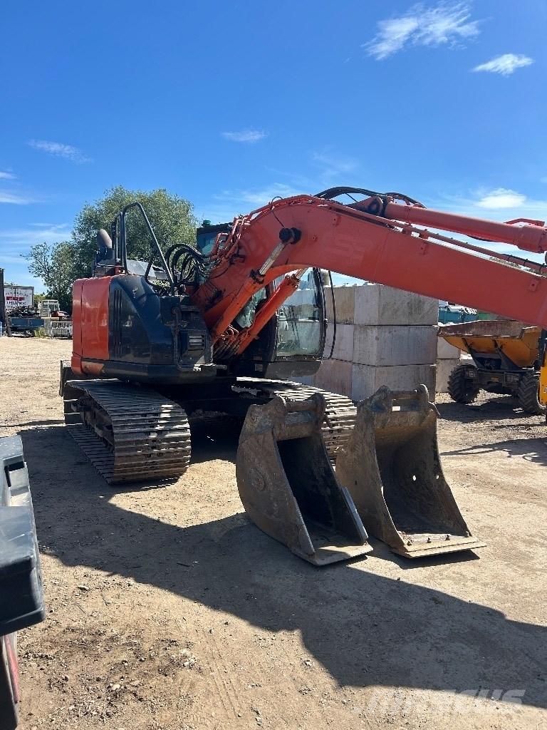 Hitachi ZX 135 US-6 Pelle sur chenilles