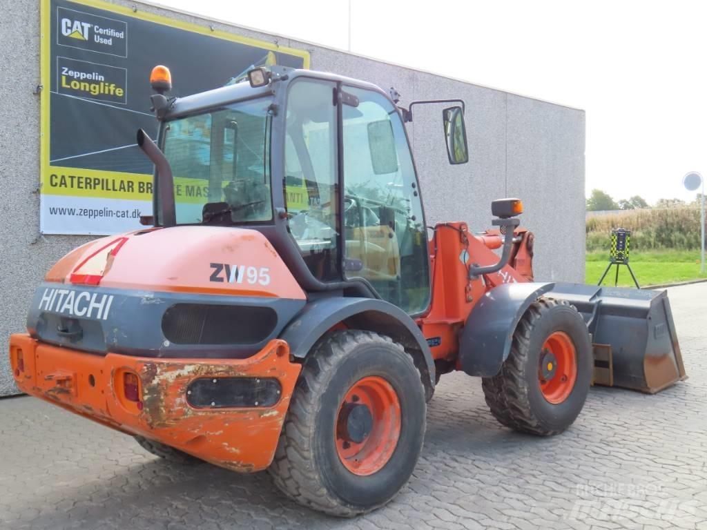 Hitachi ZX 95 Chargeuse sur pneus