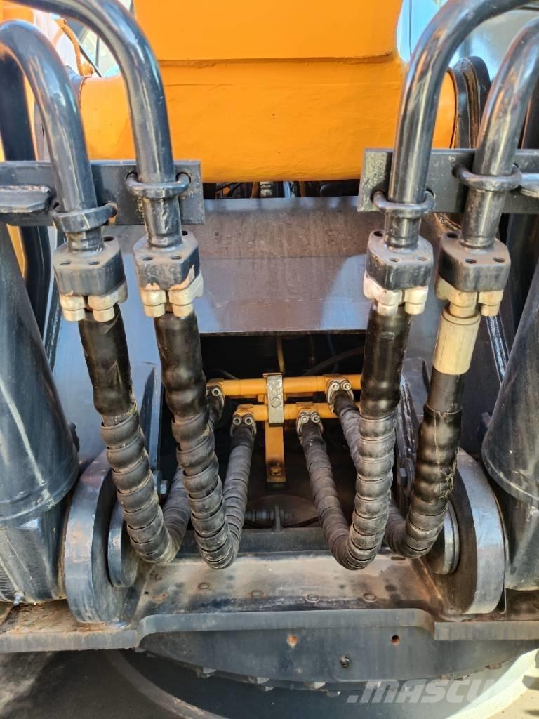 Hyundai R220LC-9S Pelle sur chenilles
