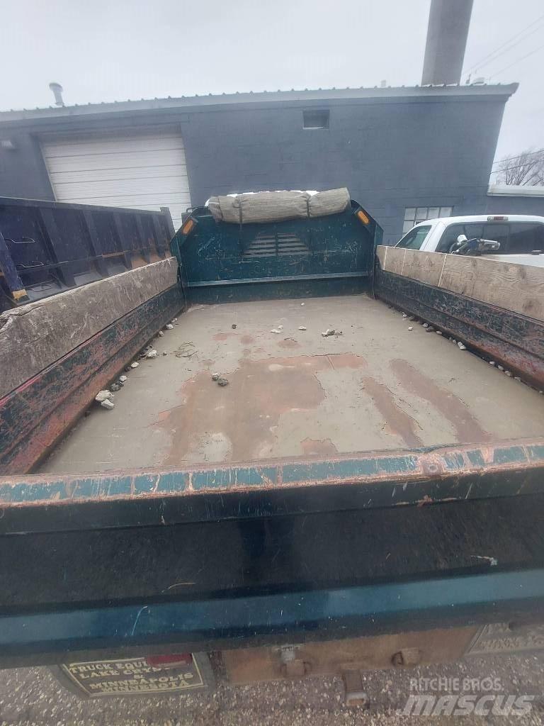 International 4200 Camion benne