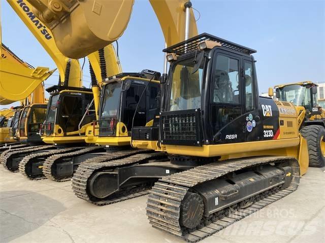 CAT 323 D L Pelle sur chenilles