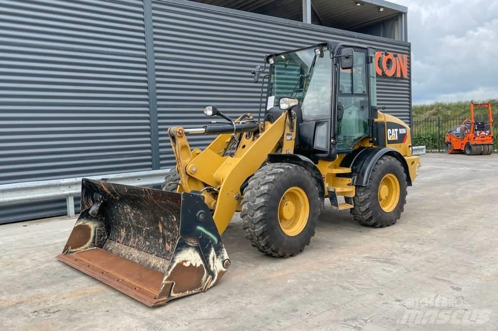 CAT 908M Chargeuse sur pneus