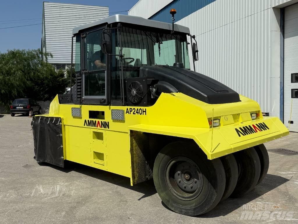 Ammann AP 240 H Rouleaux à pneumatiques