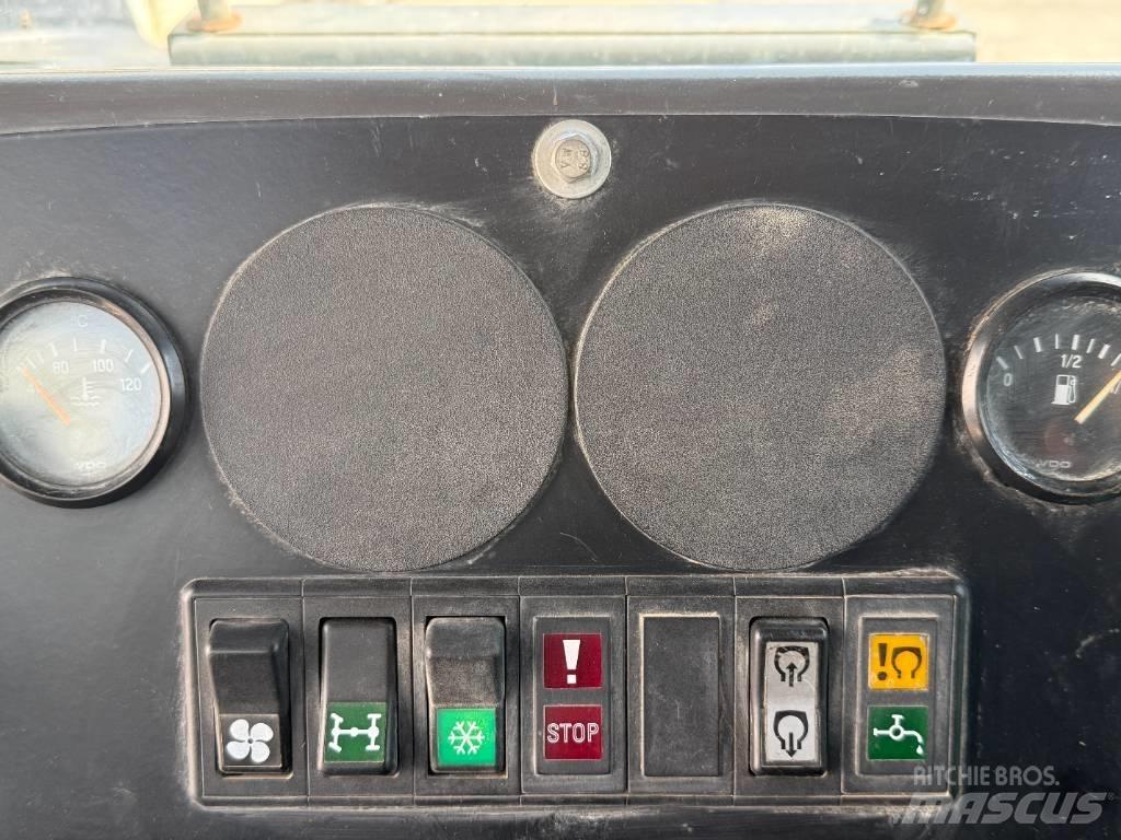Ammann AP 240 H Rouleaux à pneumatiques