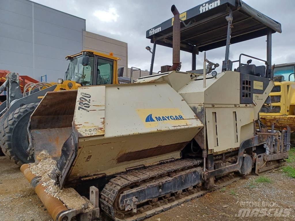 Titan 7820 Finisseur