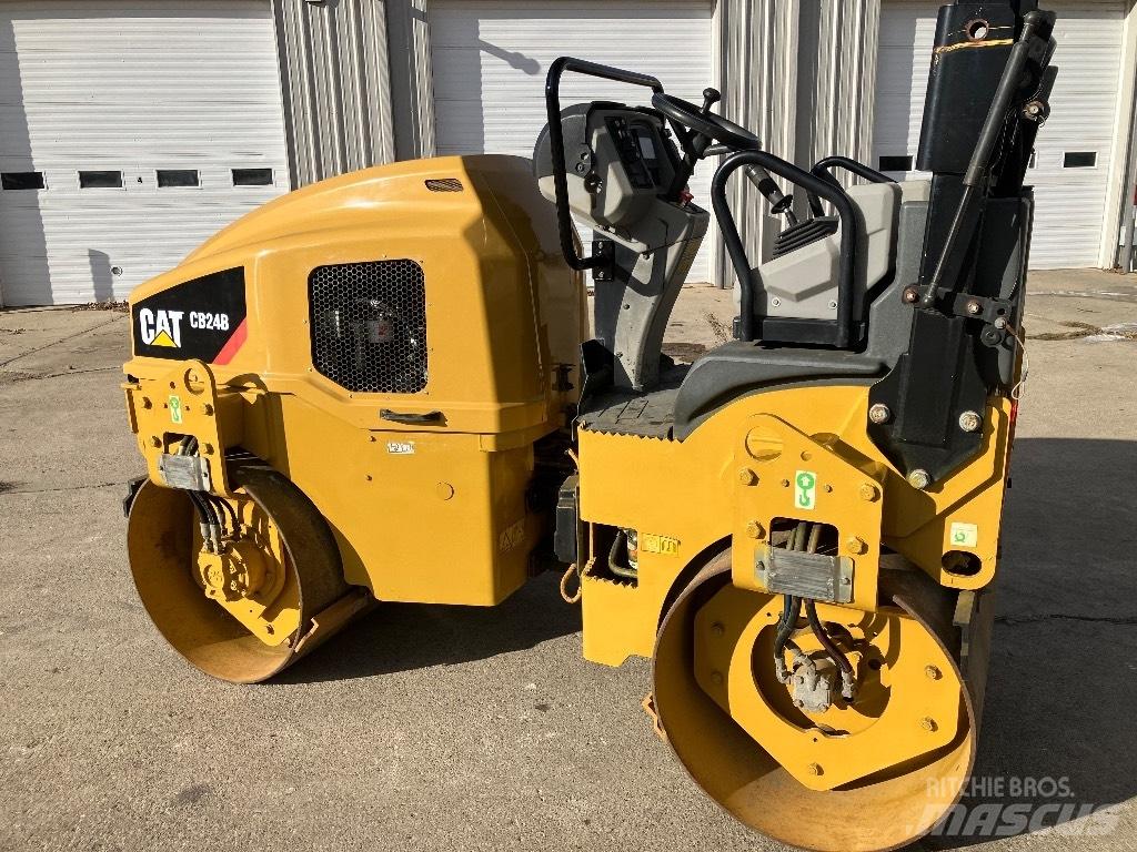 CAT CB 24 B Rouleaux tandem