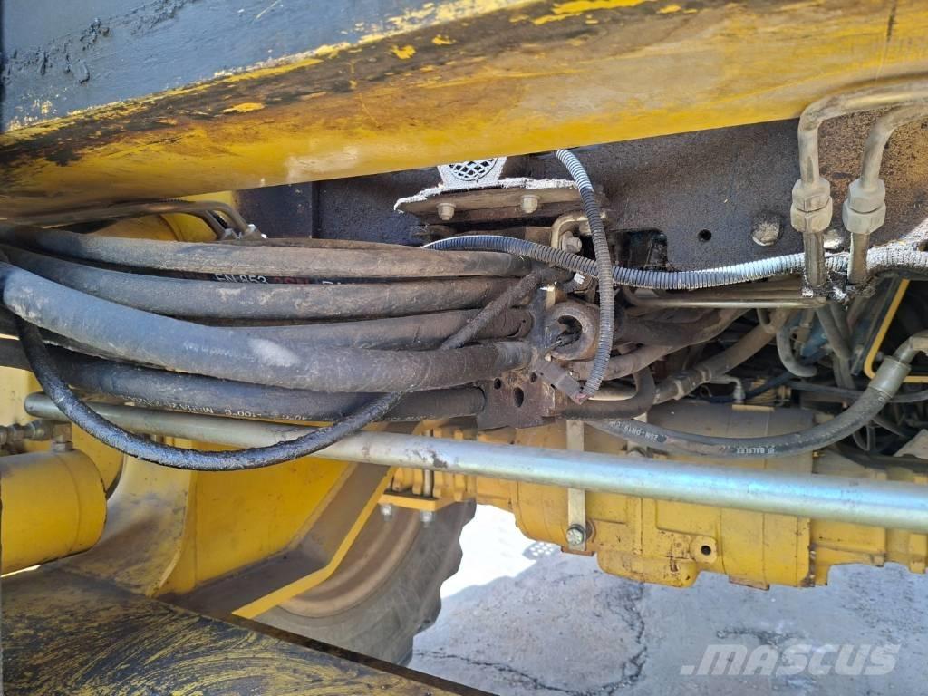 Komatsu WB 91 R Tractopelle