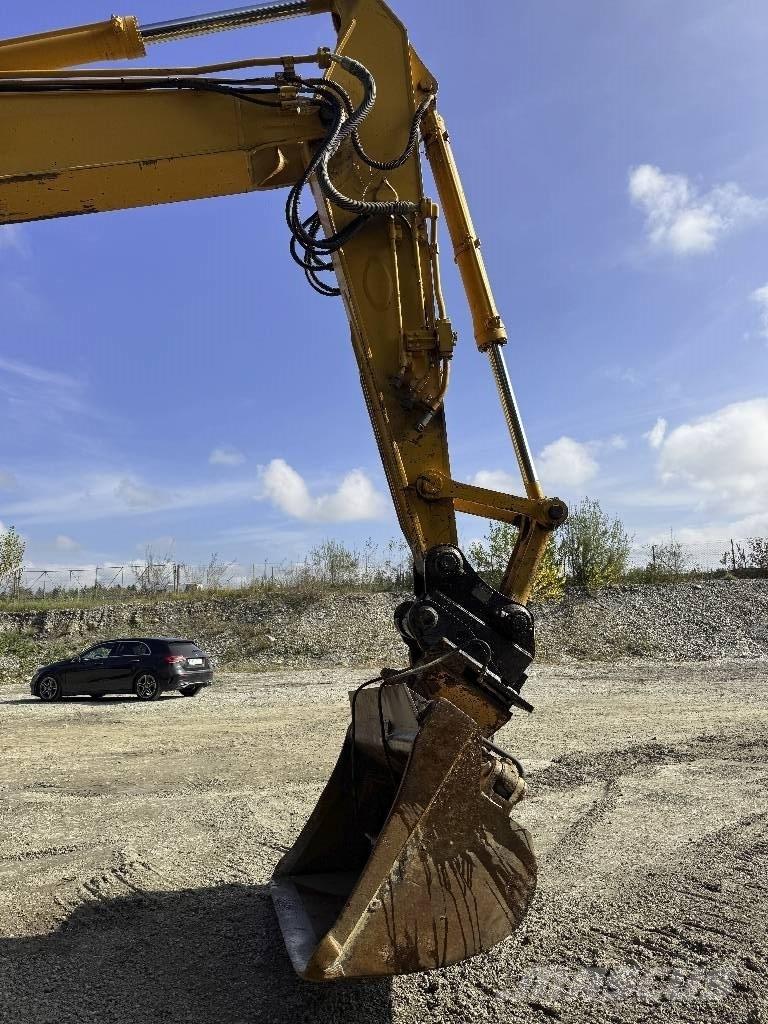 Komatsu PC 228 US-3 Pelle sur chenilles
