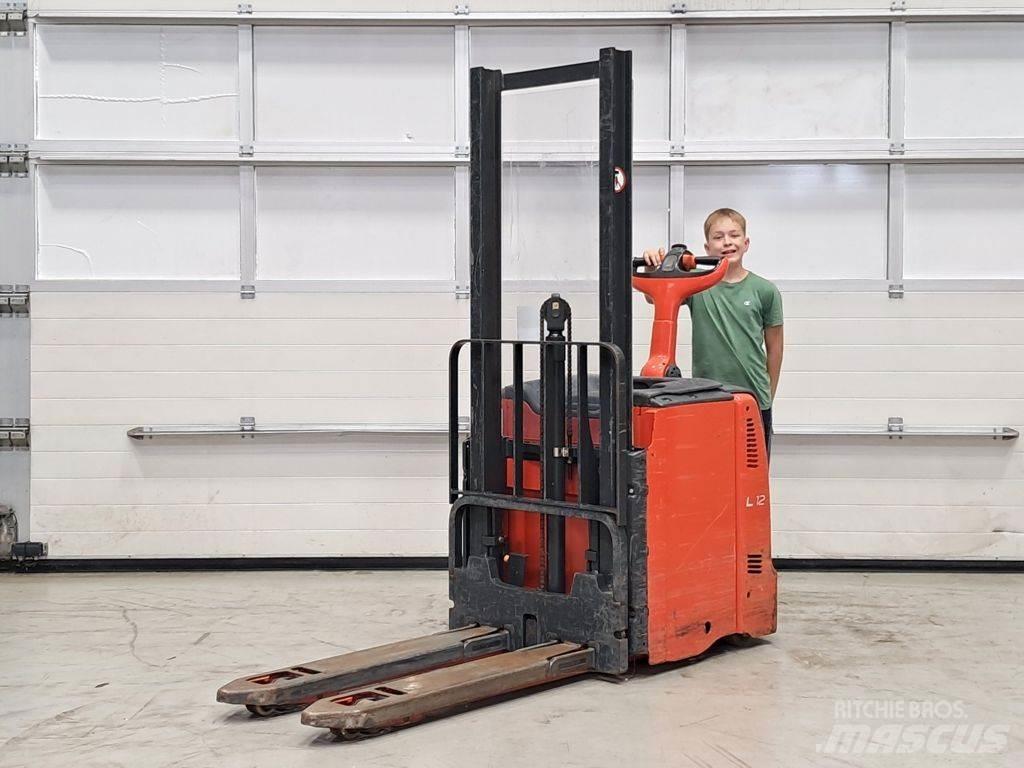 Linde L12L Gerbeur accompagnant