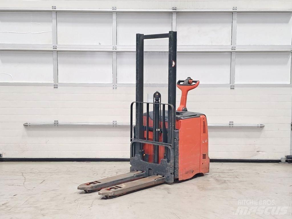 Linde L12L Gerbeur accompagnant