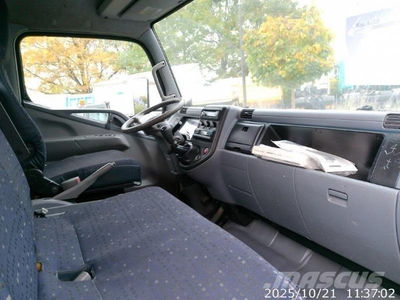 Mitsubishi 7C14 Camion plateau ridelle avec grue