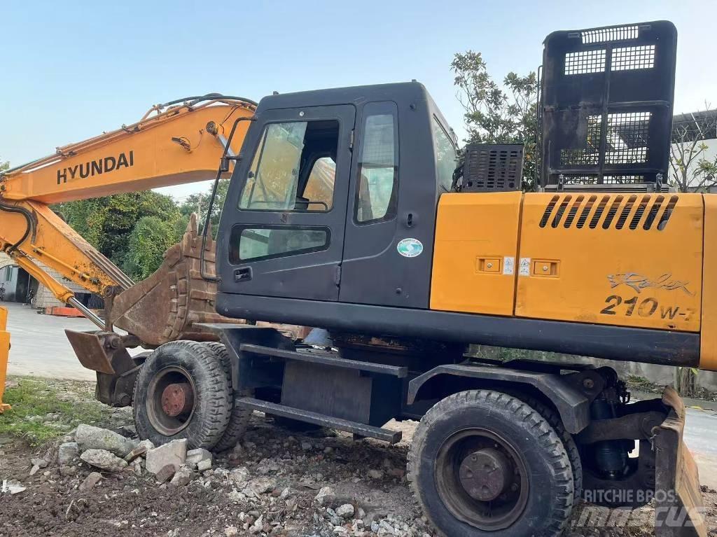 Hyundai R210W-7 Pelle sur pneus