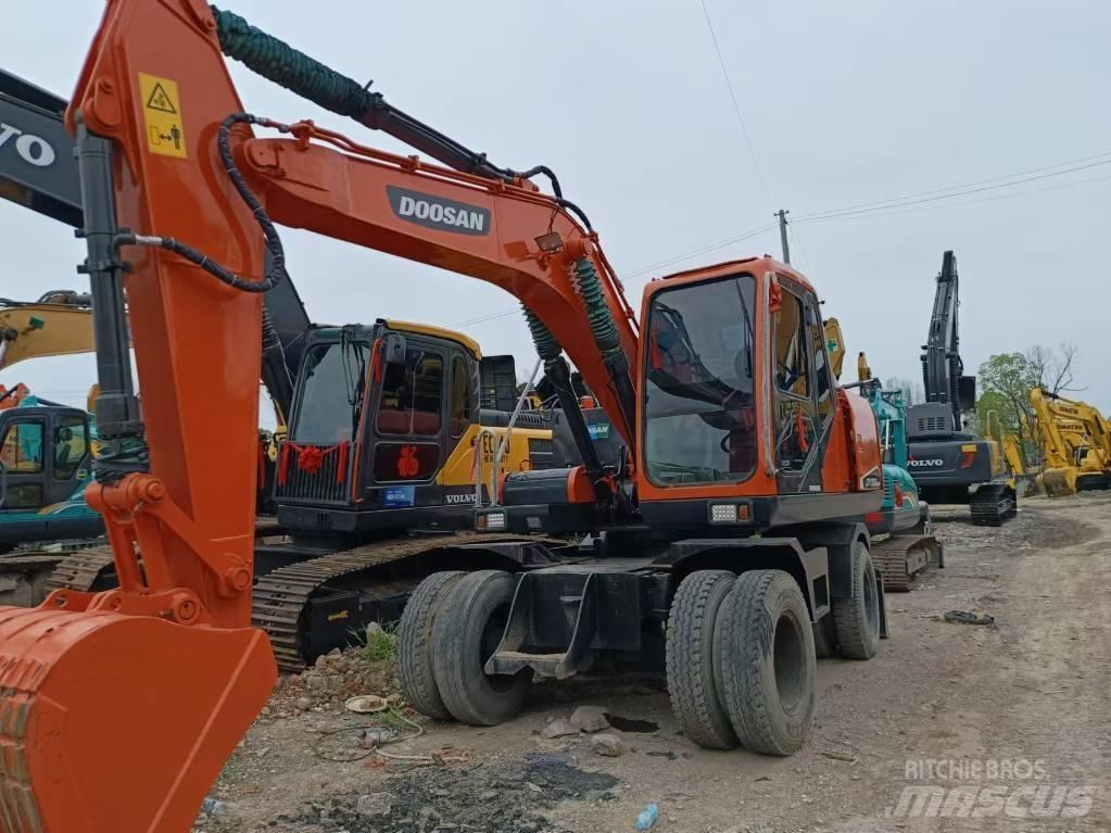 Doosan 150 W-7 Pelle sur pneus