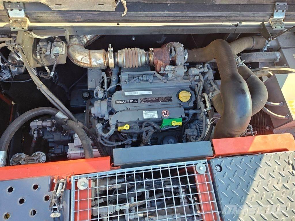 Atlas 150W Pelle sur pneus