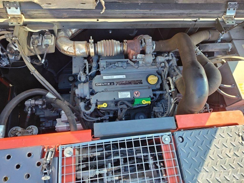 Atlas 150W Pelle sur pneus