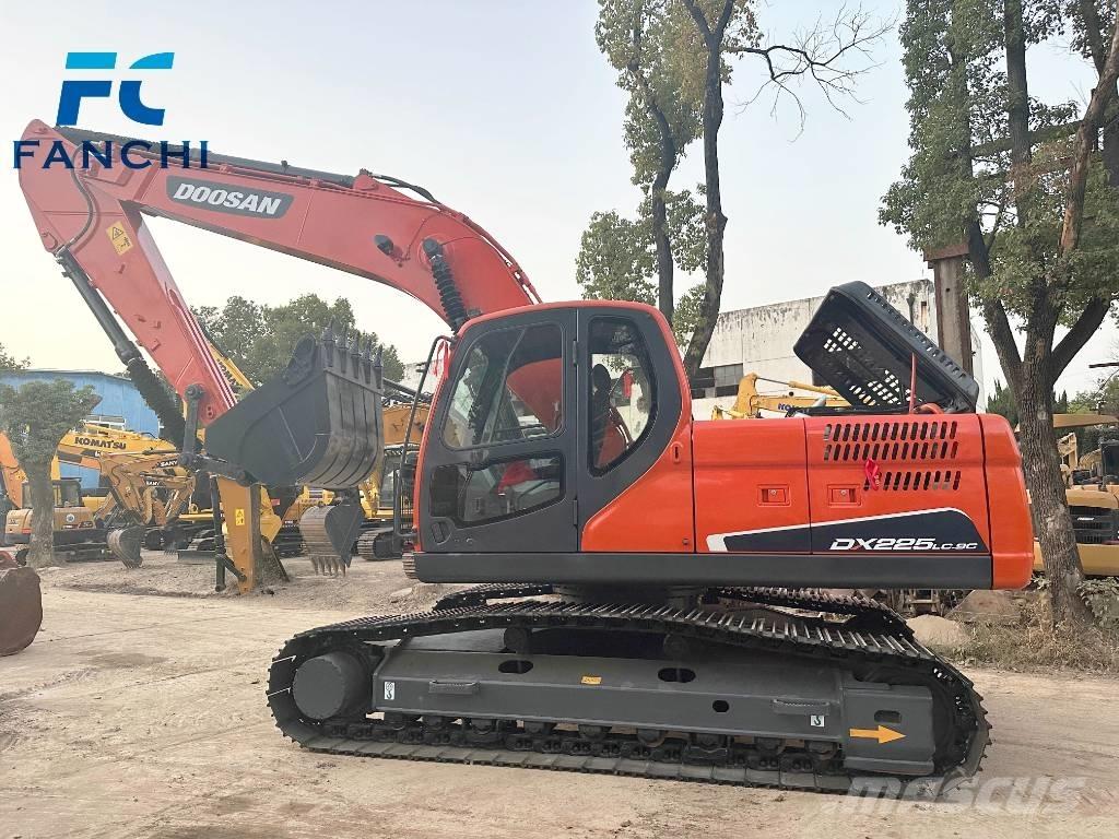 Doosan DX 225 LC Pelle sur chenilles