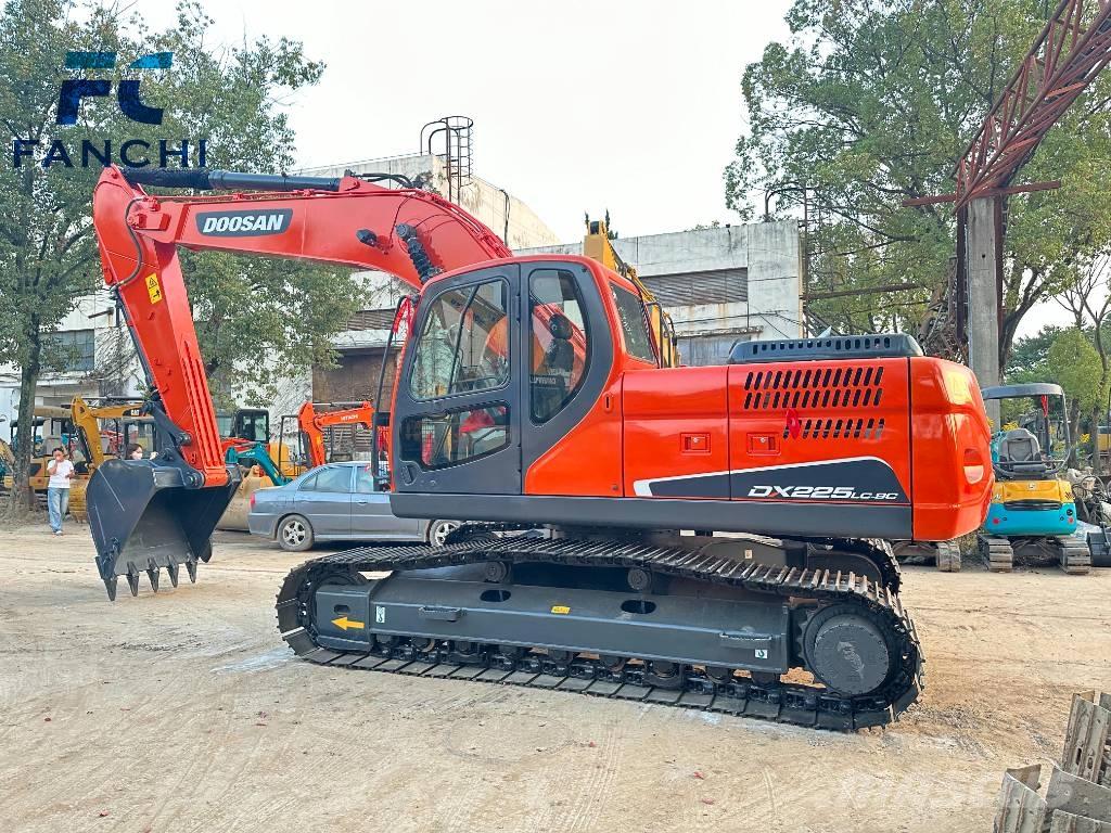 Doosan DX 225 LC Pelle sur chenilles