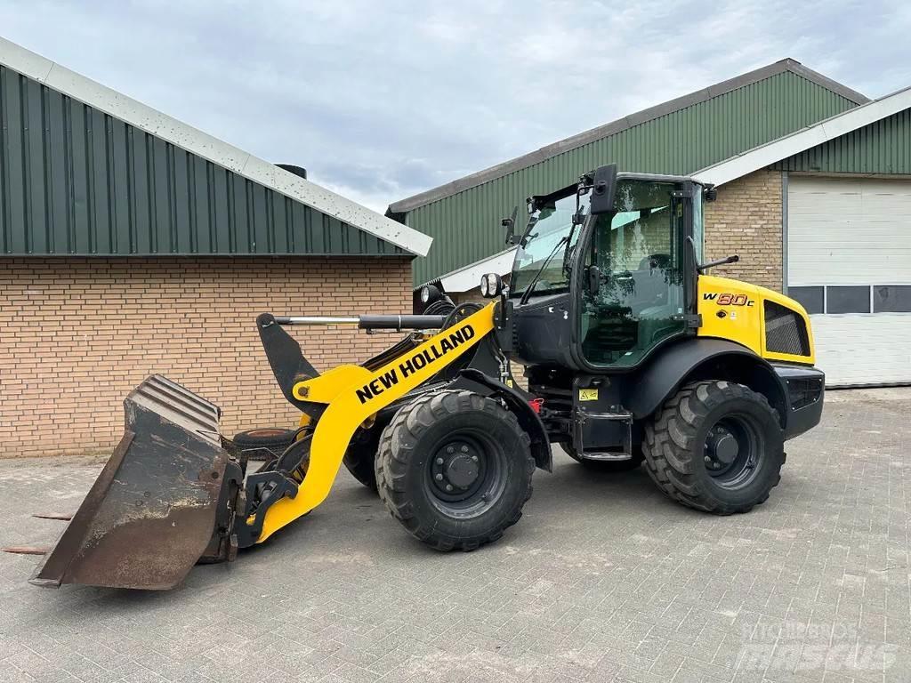New Holland W80C Chargeuse sur pneus