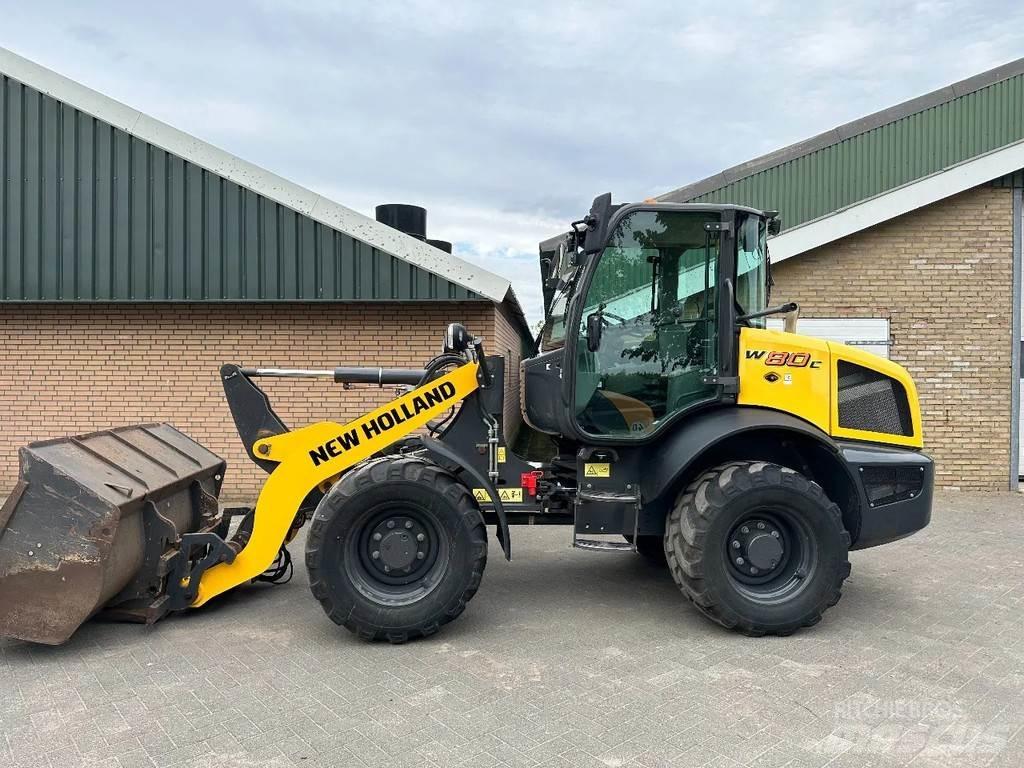 New Holland W80C Chargeuse sur pneus