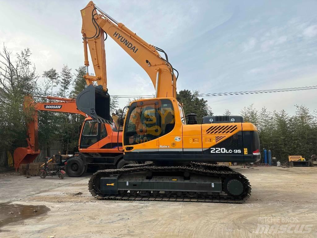 Hyundai R220 Pelle sur chenilles