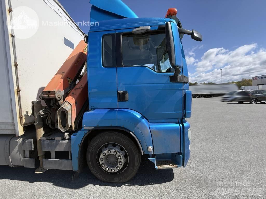 MAN TGS 26.440 BL Camion plateau ridelle avec grue