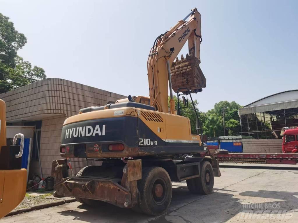 Hyundai R210W-9 Pelle sur pneus