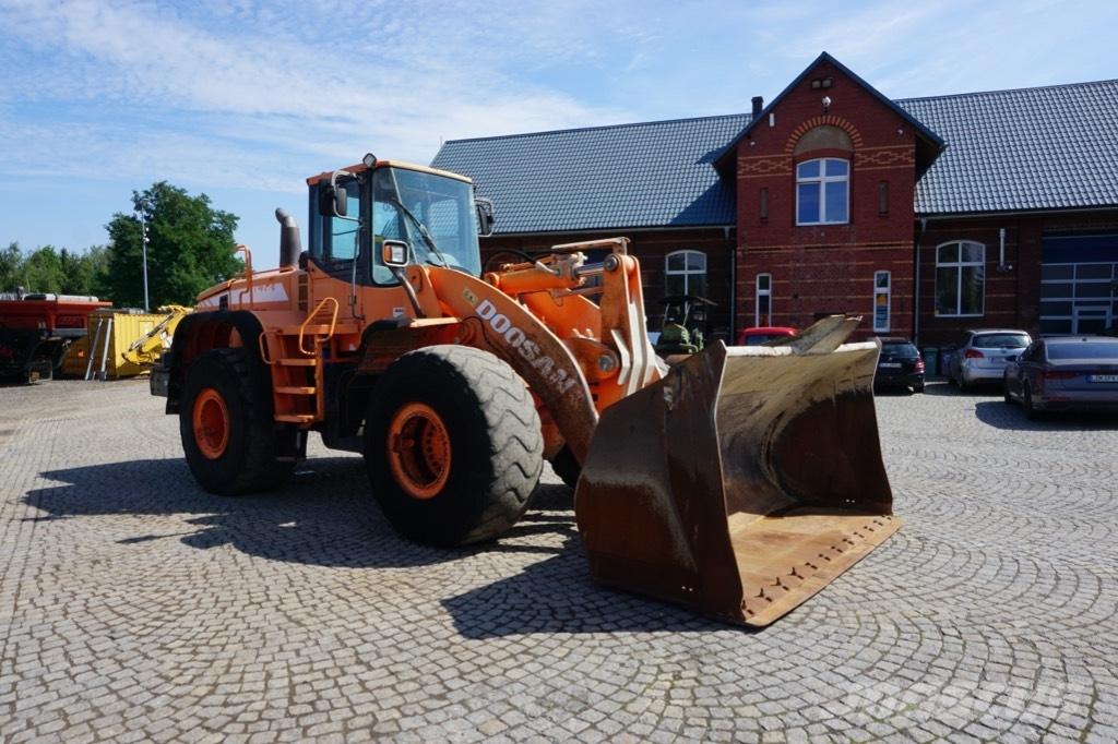 Doosan DL 400 Chargeuse sur pneus