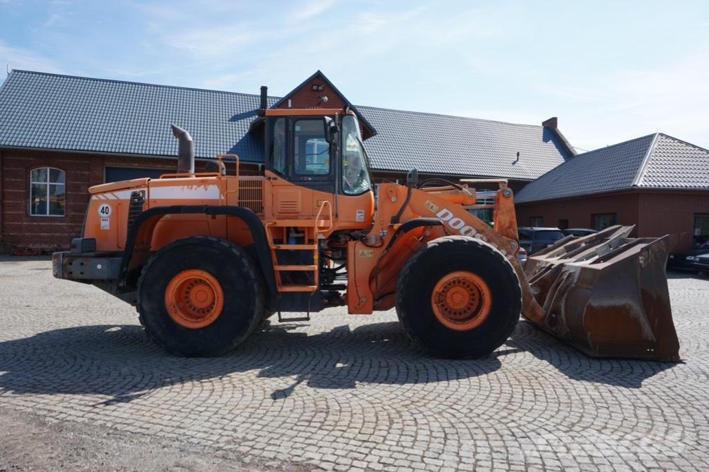 Doosan DL 400 Chargeuse sur pneus