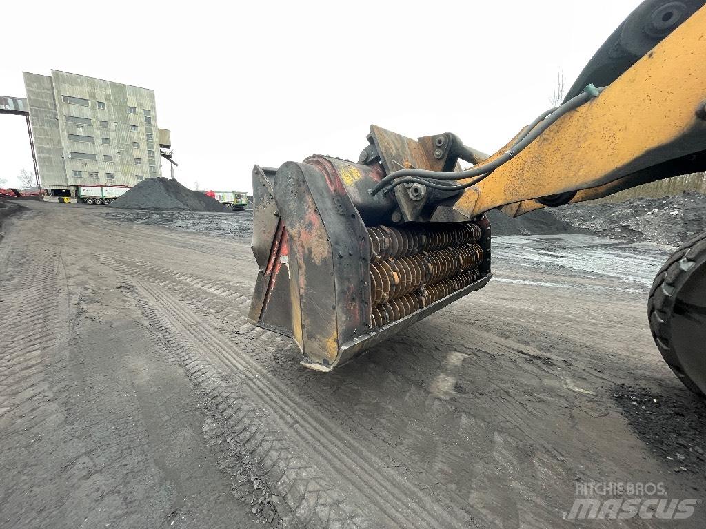 Liebherr L 580 Chargeuse sur pneus
