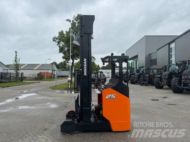 Doosan BR 25 JW-9 Chariot à mât rétractable
