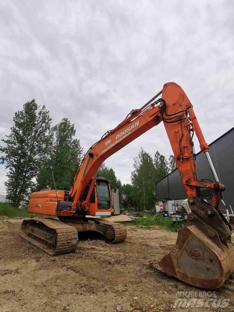 Doosan DX 225 LC Pelle sur chenilles