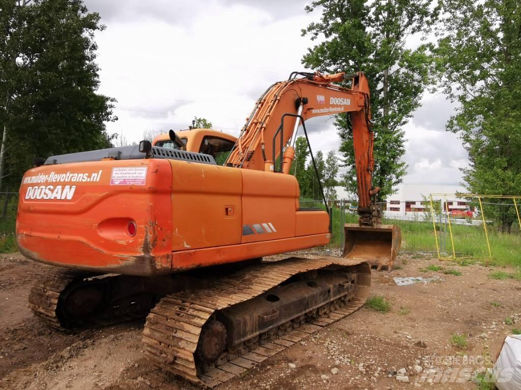 Doosan DX 225 LC Pelle sur chenilles