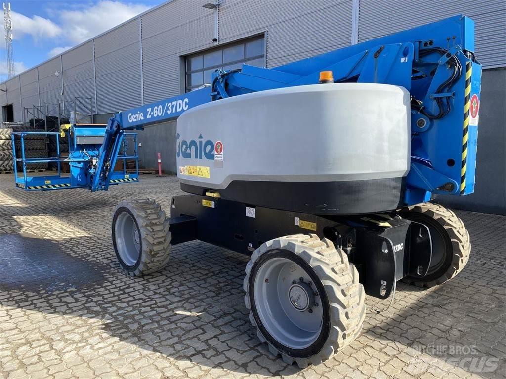 Genie Z60/37 DC Nacelles articulées