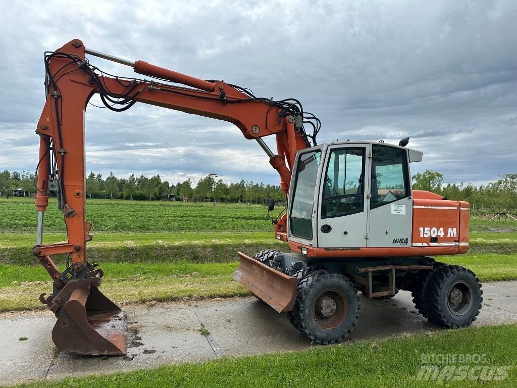 Atlas 1504M Pelle sur pneus