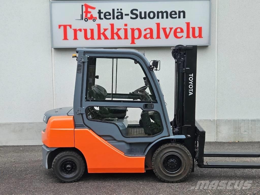 Toyota 02-8 FDF 25 Chariots diesel