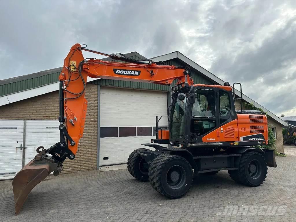 Doosan DX140W-5 Pelle sur pneus