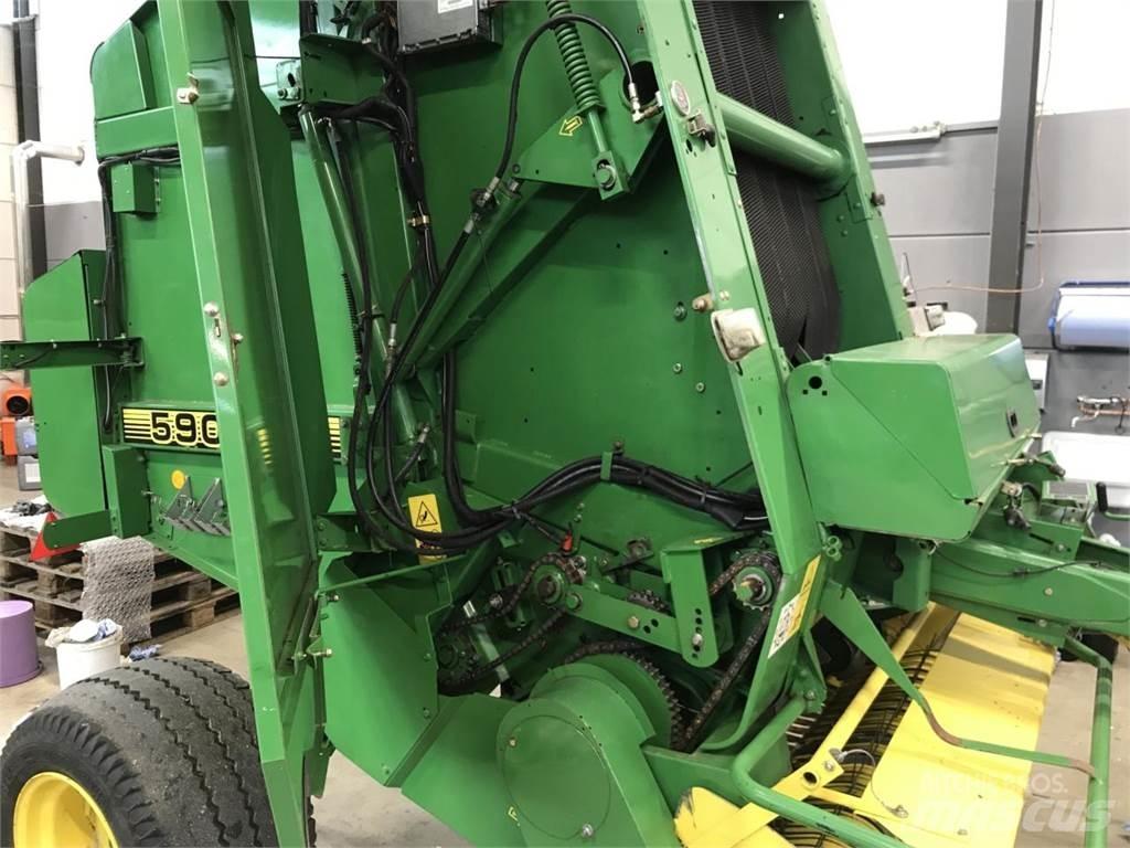 John Deere 590 Presse cubique