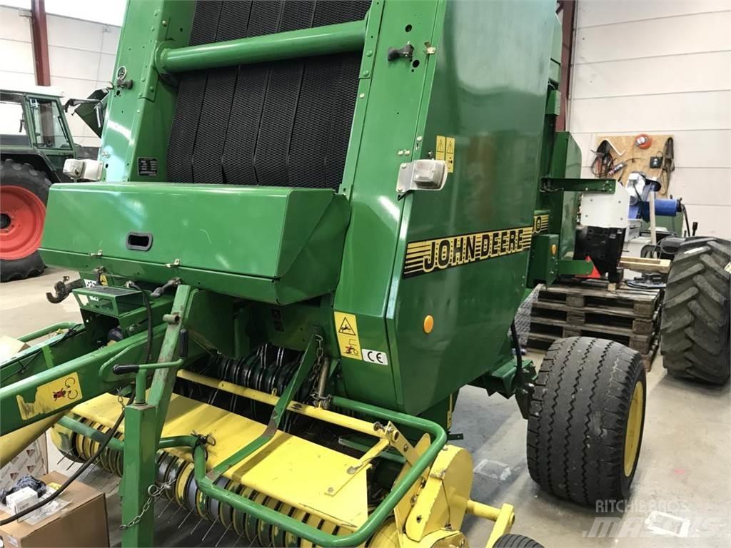 John Deere 590 Presse cubique