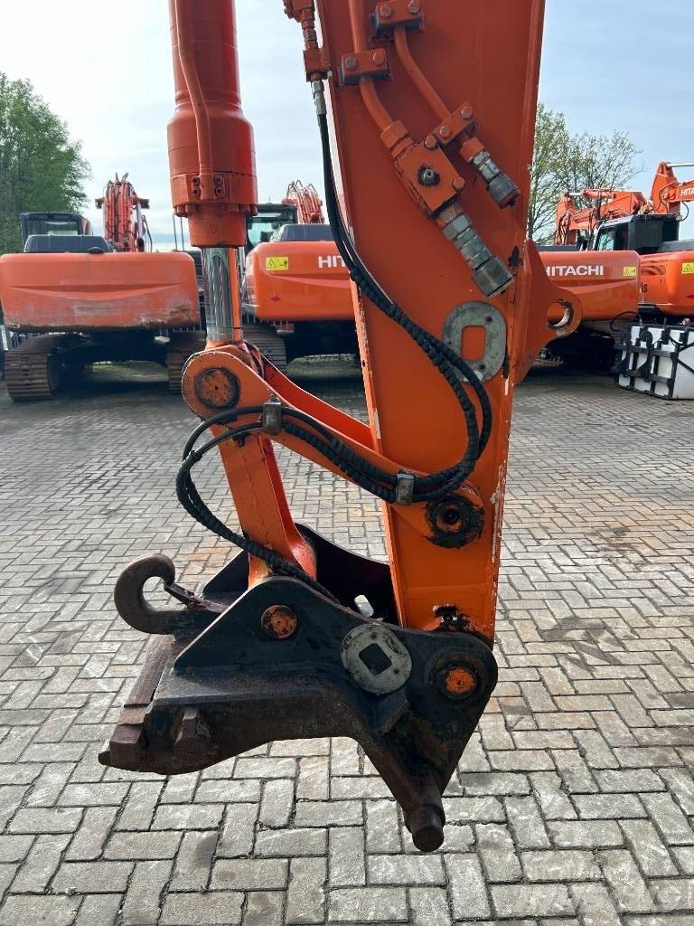 Hitachi ZX 140 W-3 Pelle sur pneus