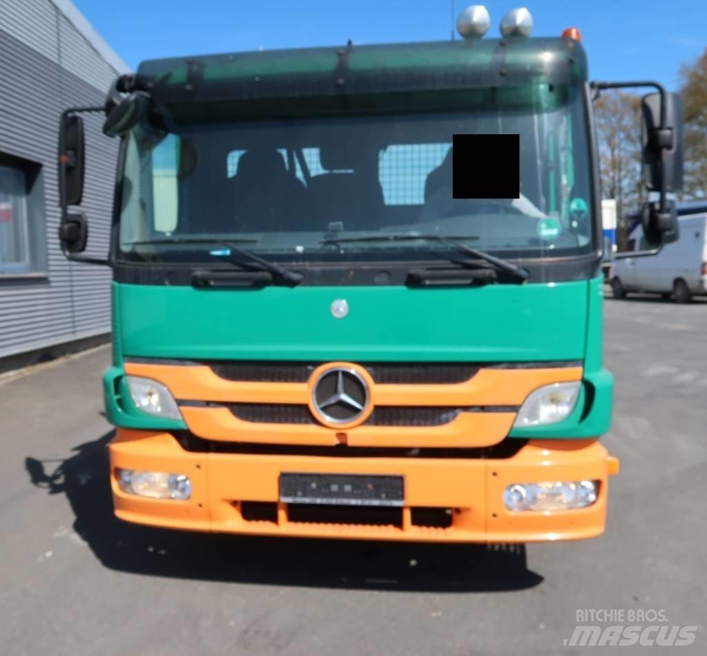 Mercedes-Benz 822 L Utilitaire benne