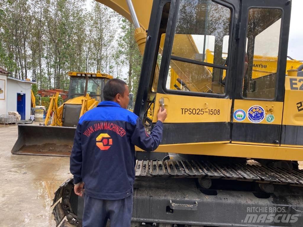 CAT E 200 B Pelle sur chenilles