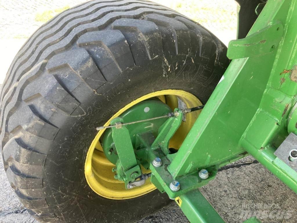 John Deere V461M Presse à balle ronde