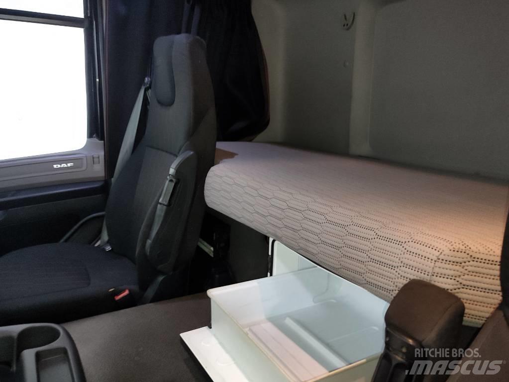 DAF CF 370 FA Camion à rideaux coulissants (PLSC)