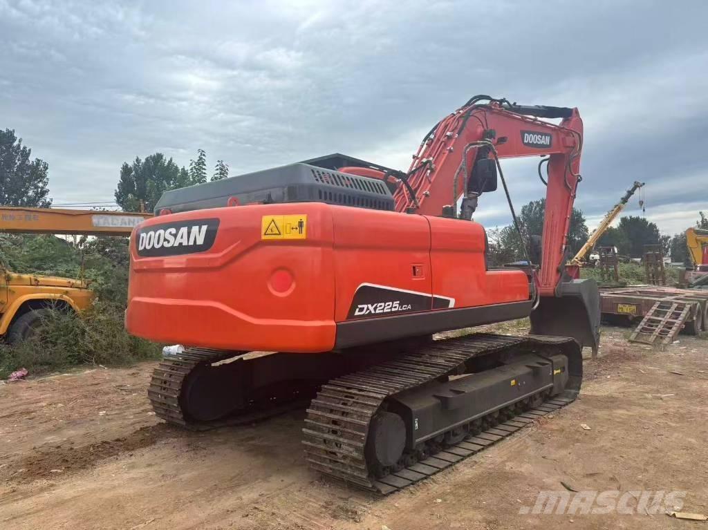 Doosan DX 225 Pelle sur chenilles