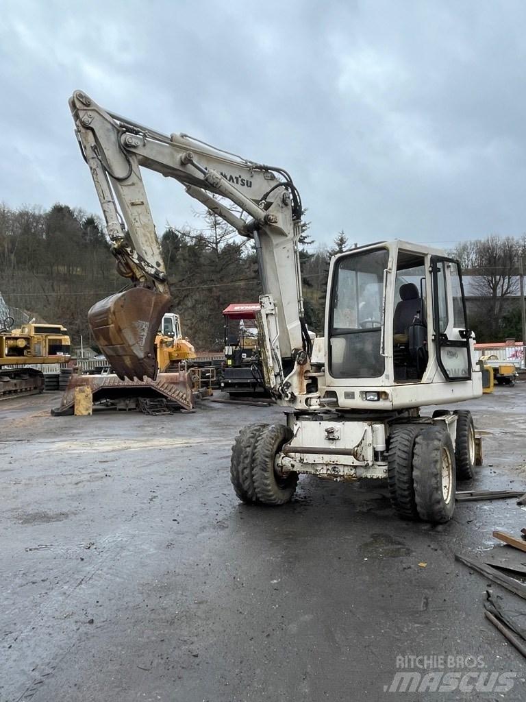 Komatsu PW 95 Pelle sur pneus