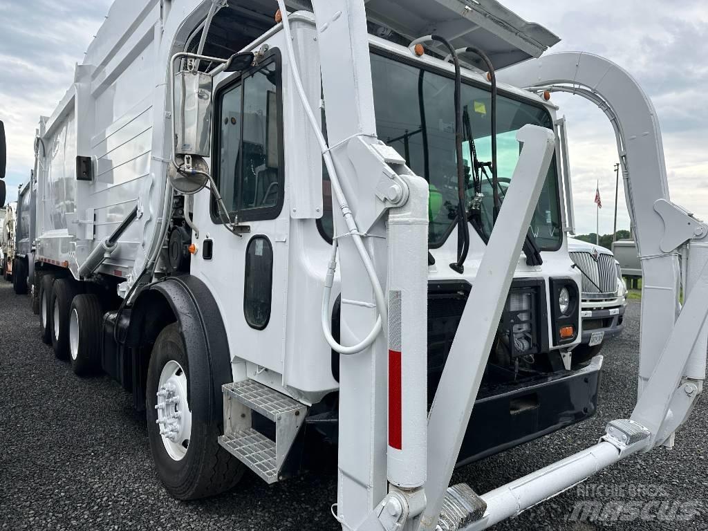 Mack MRU613 Camion poubelle