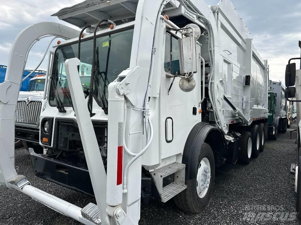 Mack MRU613 Camion poubelle