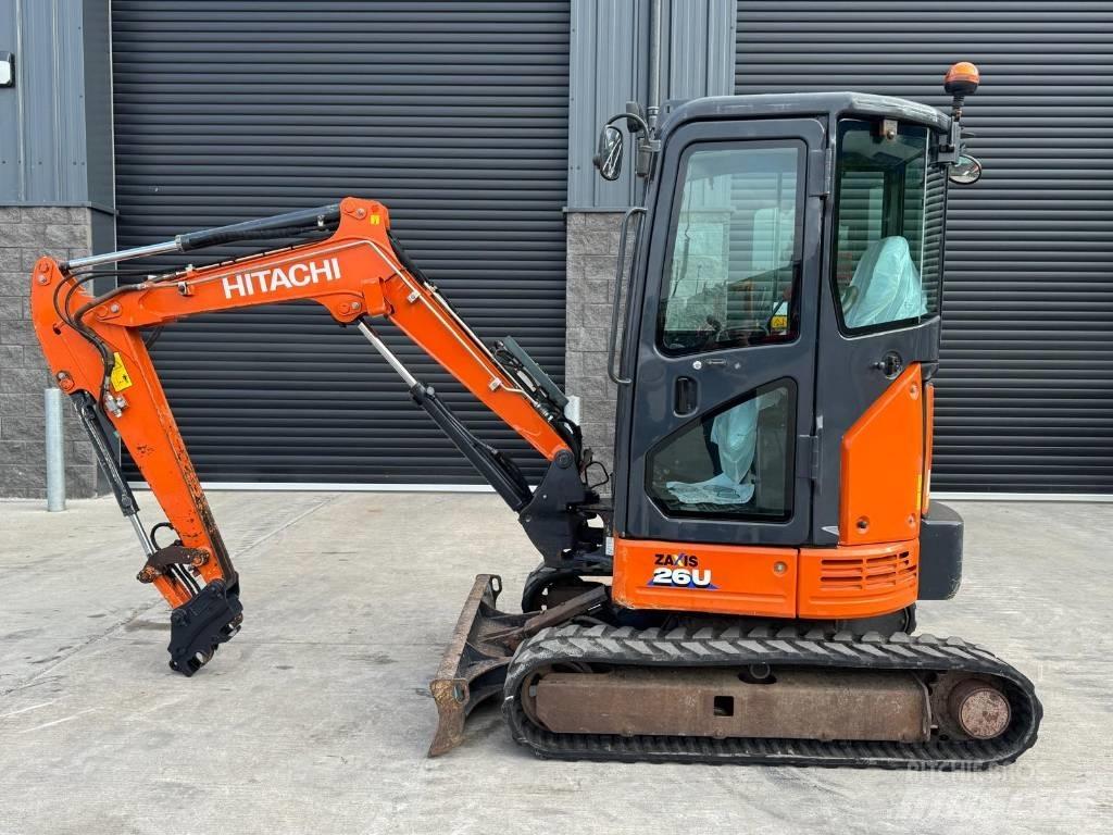 Hitachi ZX 26 U-6 cr Mini pelle < 7t