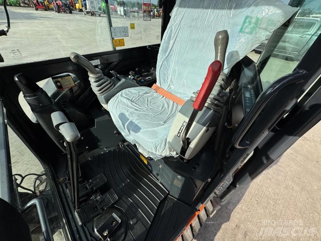 Hitachi ZX 26 U-6 cr Mini pelle < 7t
